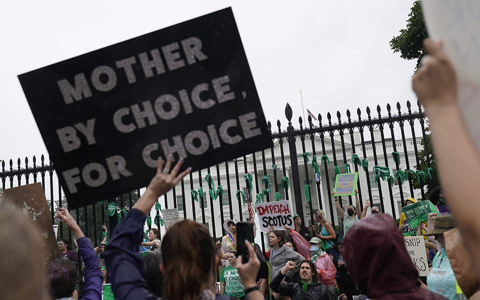 HΠΑ: Μαζική διαδήλωση στον Λευκό Οίκο κατά της απαγόρευσης των αμβλώσεων-2