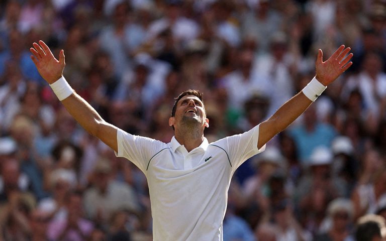 Wimbledon: Ο Τζόκοβιτς «λύγισε» τον Κύργιο και έφτασε τα 21 Grand Slam