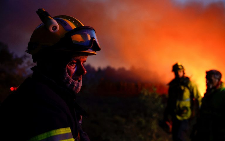 Καύσωνας – φωτιές: Σκηνές «αποκάλυψης» σε Γαλλία, Ισπανία, Πορτογαλία