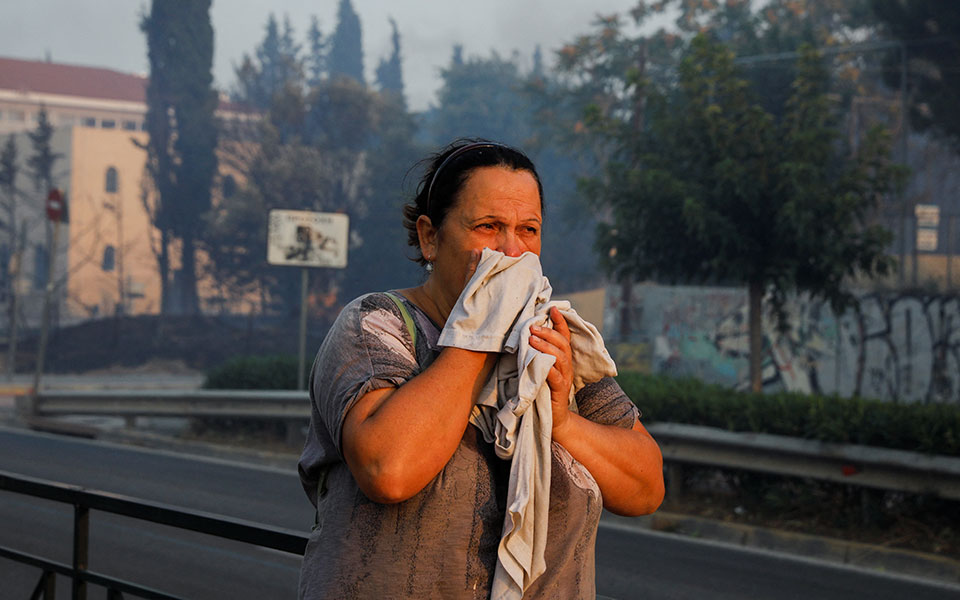 Φωτιά στην Πεντέλη: Μετρούν τις πληγές τους οι κάτοικοι – Καταστροφές σε σπίτια, κάηκαν οχήματα (φωτογραφίες)-15