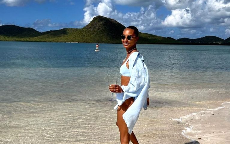 6 beachwear εμφανίσεις για να είστε η best dressed της παραλίας