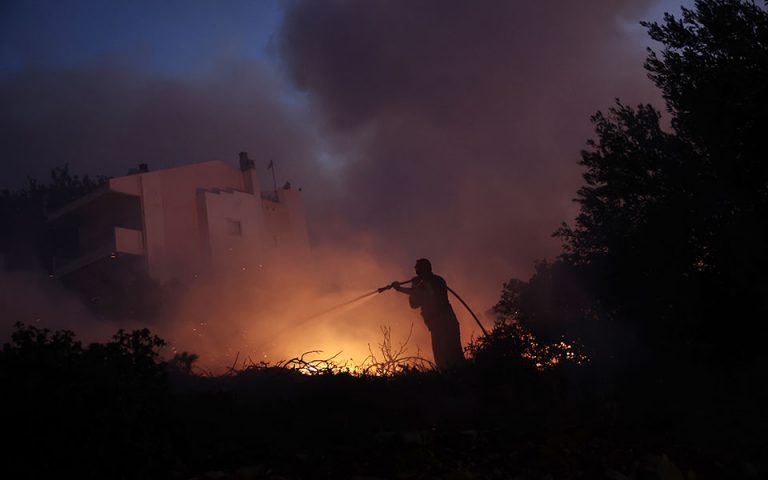 Φωτιά στην Πεντέλη: Πλησίασαν το νοσοκομείο Παίδων οι φλόγες