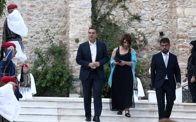 Πλεύρης: Ο Τσίπρας δεν τήρησε τους κανόνες του ΕΟΔΥ στο Προεδρικό – ΣΥΡΙΖΑ: Είχε αρνητικό PCR από το Σάββατο