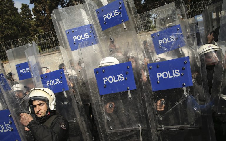 Τουρκία: Σφίγγει ο κλοιός της λογοκρισίας… ενόψει εκλογών
