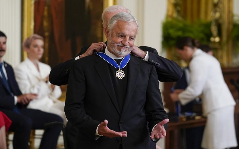 Πατήρ Αλέξανδρος Καρλούτσος: Οι Έλληνες ομογενείς κρατούν τα «κλειδιά» για τον Λευκό Οίκο