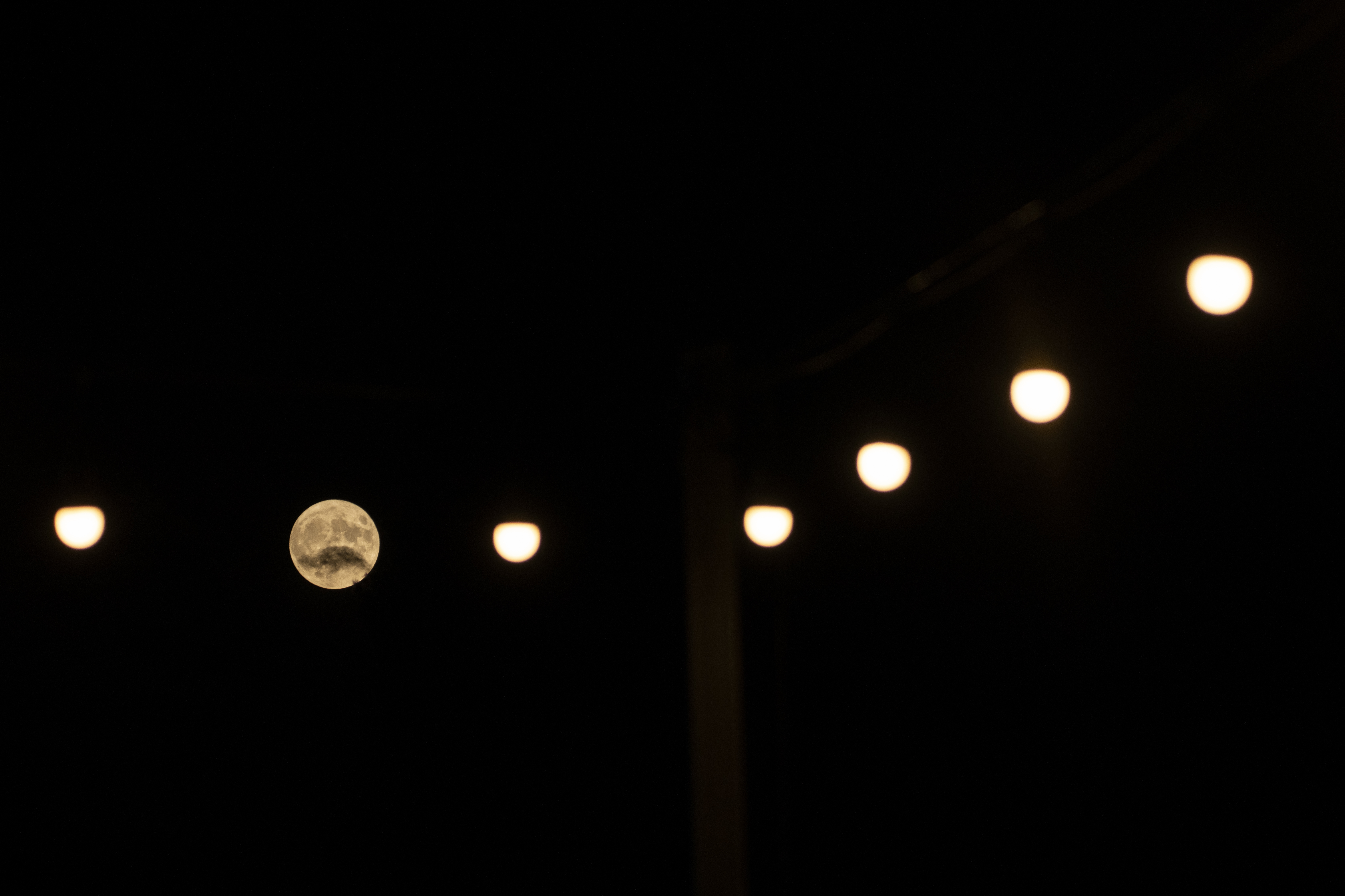 «Φεγγάρι του Ελαφιού»: Εντυπωσιακές εικόνες από την υπερπανσέληνο σε όλο τον κόσμο-2