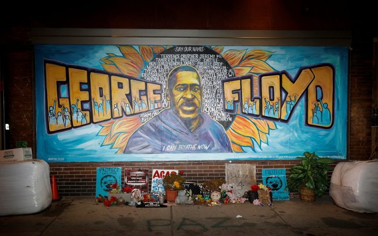 ΗΠΑ: 21 χρόνια κάθειρξη στον αστυνομικό που σκότωσε τον Τζορτζ Φλόιντ, από ομοσπονδιακό δικαστήριο