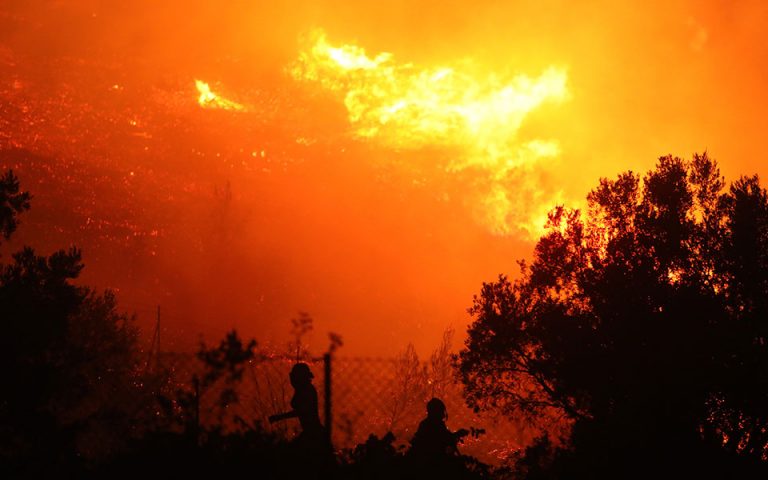 Φωτιά στην Πεντέλη: Νέο μήνυμα του 112 για εκκένωση προς Βριλήσσια