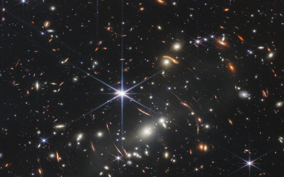 Τηλεσκόπιο James Webb: Εικόνα φωτός ηλικίας 4,6 δισεκ. ετών στο διάστημα-1