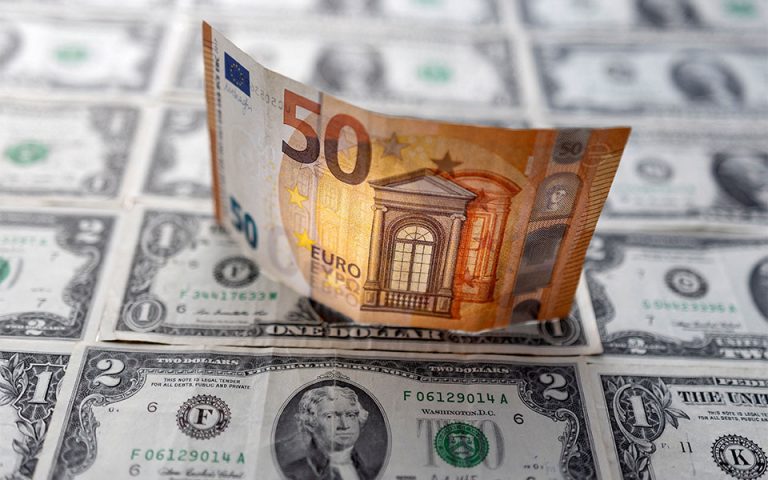 Ευρώ – δολάριο: Απόλυτη ισοτιμία για πρώτη φορά από το 2002