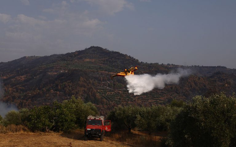 Υπό μερικό έλεγχο οι πυρκαγιές σε Παιανία, Εύβοια και Ηλεία
