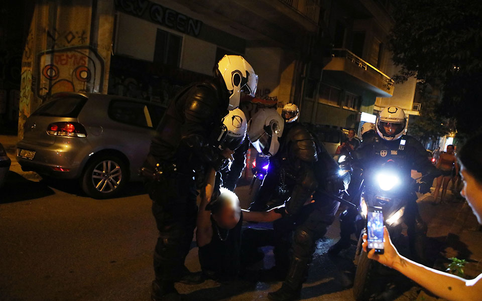 Ένταση μεταξύ αστυνομίας και διαδηλωτών στα Εξάρχεια-2