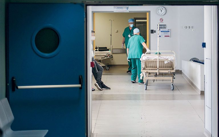 Ανοιχτή πληγή η έλλειψη γιατρών στα νησιά: «Μένουν λίγες ημέρες και φεύγουν»