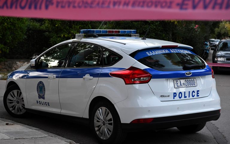Θεσσαλονίκη: Ρομά επιτέθηκαν σε αστυνομικούς και προκάλεσαν φθορές σε περιπολικό