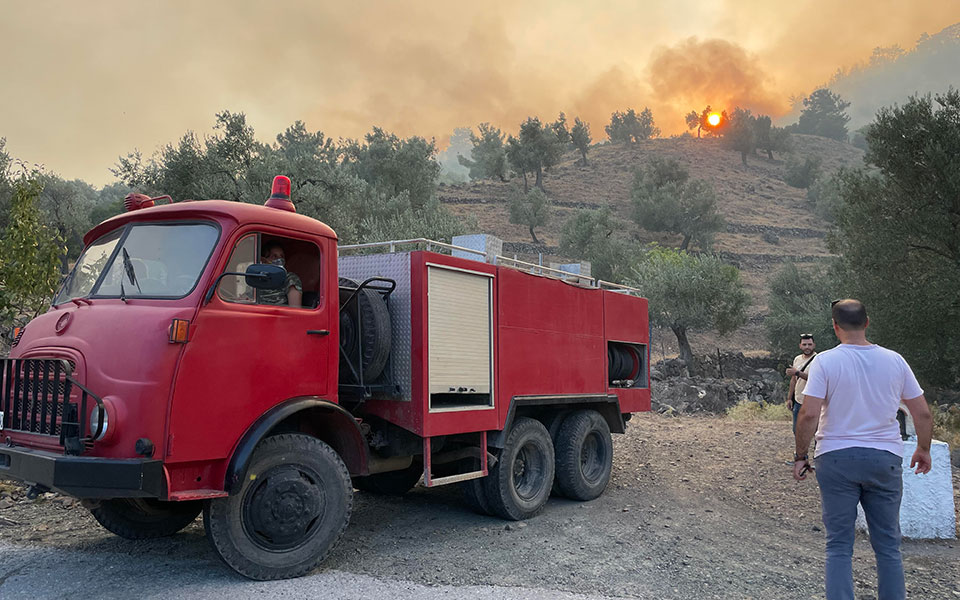 Πυρκαγιές: Συνεχής μάχη με τις φλόγες σε Έβρο, Ηλεία, Λέσβο – Η εικόνα από τα πύρινα μέτωπα-1