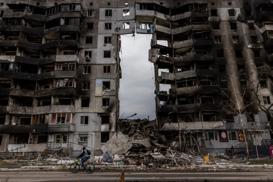 Έξι μήνες από την εισβολή στην Ουκρανία: Τα καρέ της φρίκης του πολέμου-15