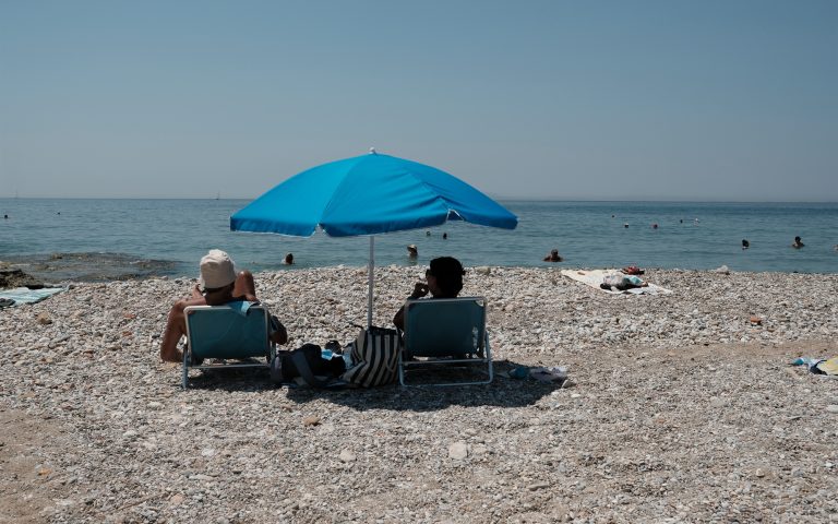 Έρευνα: Πού και πώς θα κάνουν φέτος διακοπές οι Έλληνες