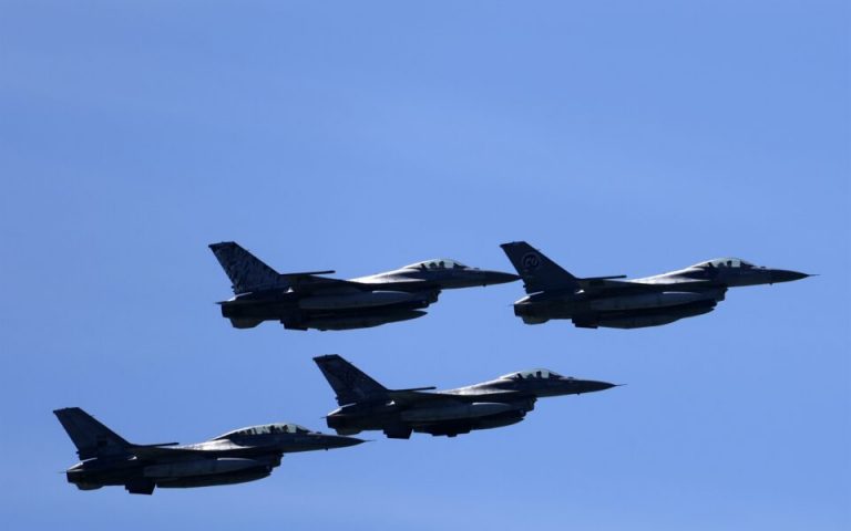 Τουρκικό υπ. Άμυνας: «Οι Έλληνες παρενόχλησαν τουρκικά F-16»