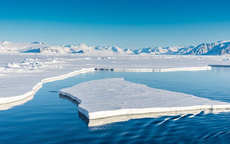 Η Αρκτική ανεβάζει θερμοκρασία τέσσερις φορές πιο γρήγορα από τον υπόλοιπο κόσμο
