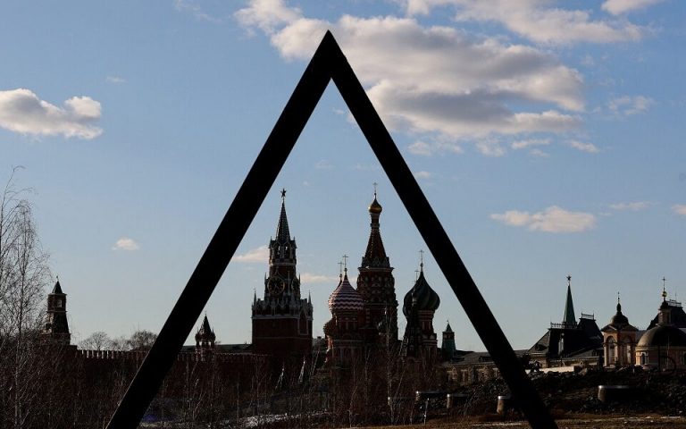 Κρεμλίνο: Δεν υπάρχει βάση για συνάντηση Πούτιν – Ζελένσκι