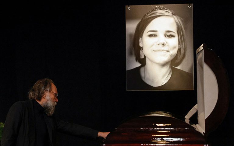 Ρωσία: Η Ντάρια Ντούγκινα χαιρετίστηκε ως μάρτυρας στην κηδεία της