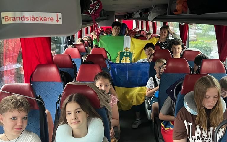 Μια ελληνική αγκαλιά για καταφύγιο – Παιδιά από την Ουκρανία σε κατασκηνώσεις
