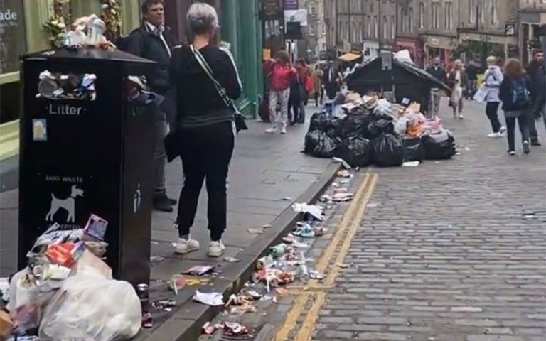 Εδιμβούργο: «Πνίγεται» στα σκουπίδια εν μέσω του περίφημου καλλιτεχνικού φεστιβάλ