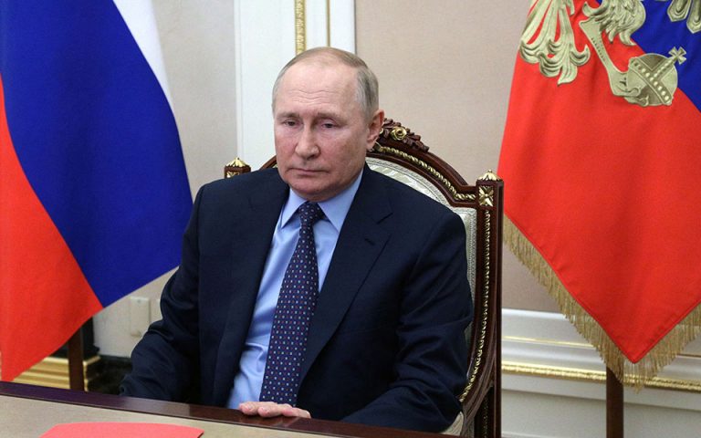 Ρωσία: Το Κρεμλίνο καταδικάζει την έκκληση του Ζελένσκι προς δυτικές χώρες να κλείσουν τα σύνορα στους Ρώσους