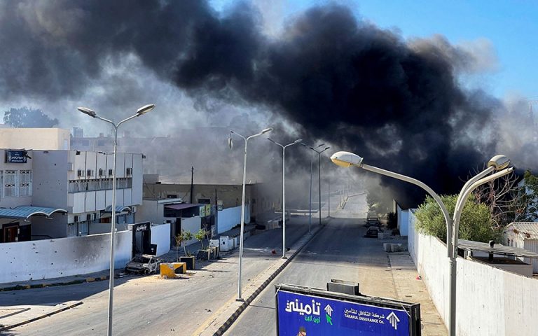 Λιβύη: Ανταλλαγές πυρών και εκρήξεις στην Τρίπολη εν μέσω πολιτικής αντιπαράθεσης