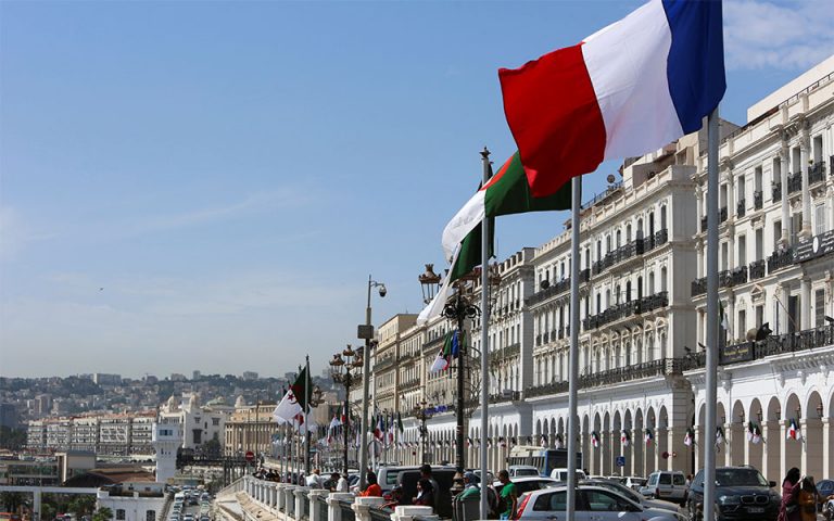 Γαλλία: Στην Αλγερία ο Μακρόν για «ανοικοδόμηση» των διμερών σχέσεων