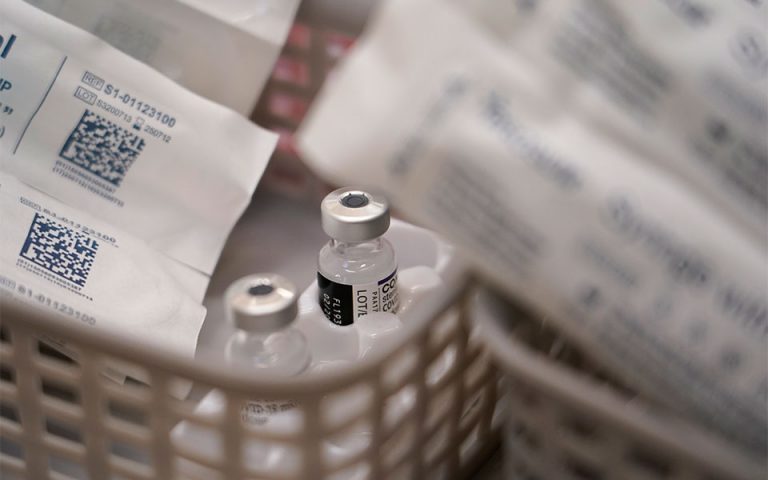Κορωνοϊός: Επικαιροποιημένα εμβόλια και νέες παραλλαγές του ιού