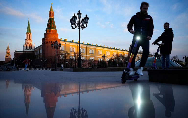 Economist: Λειτουργούν τελικά οι κυρώσεις κατά της Ρωσίας;