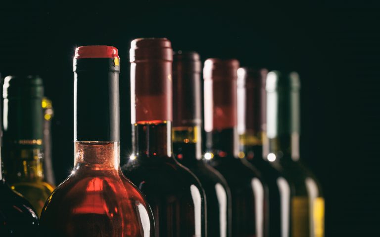 ΣΔΟΕ: Εξαρθρώθηκε κύκλωμα που εμπορευόταν λαθραία και νοθευμένα ποτά