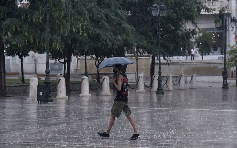 Άστατος ο καιρός με βροχές, καταιγίδες και χαλαζοπτώσεις – Πού θα εκδηλωθούν τα φαινόμενα