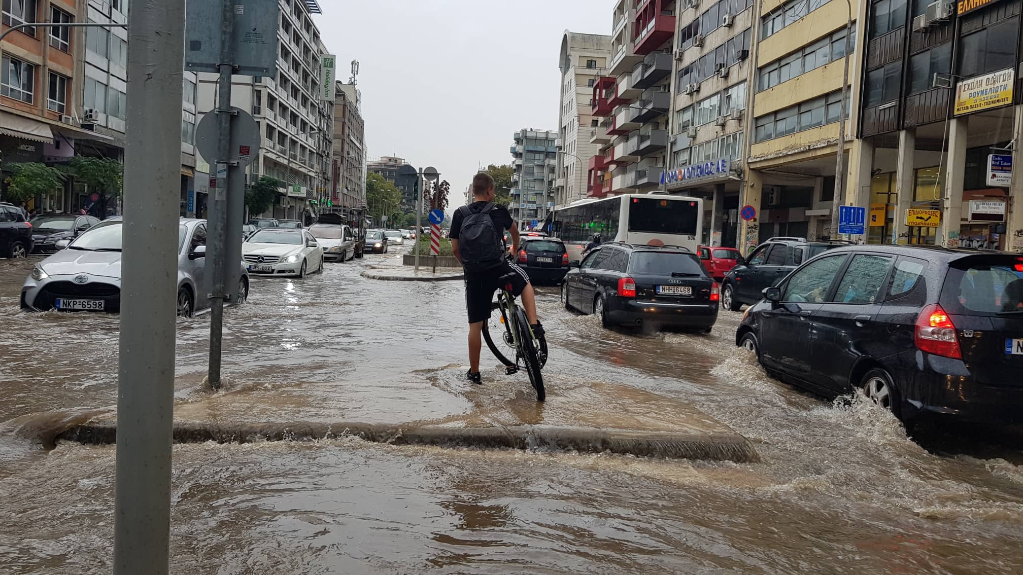 Θεσσαλονίκη: «Βούλιαξε» η πόλη από τη νεροποντή-3