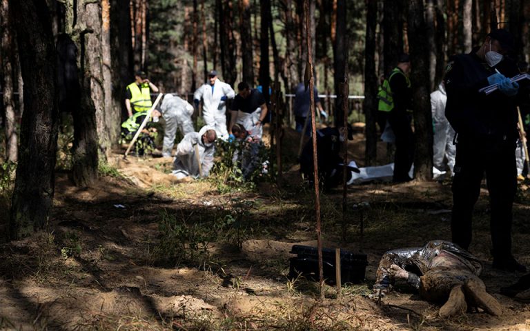 Ρωσία για ομαδικούς τάφους στο Ιζιούμ: Ψέματα ότι διαπράξαμε εγκλήματα πολέμου