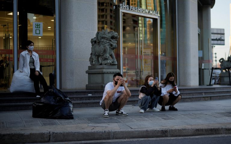 Κίνα: Γιατί η νεολαία αρνείται να εργαστεί και πλέον δεν ξοδεύει
