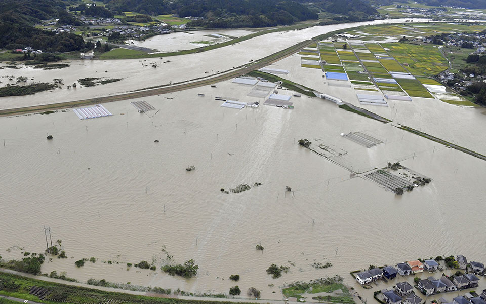 Ιαπωνία: Νεκροί και τραυματίες από το πέρασμα του τυφώνα Νανμαντόλ-1