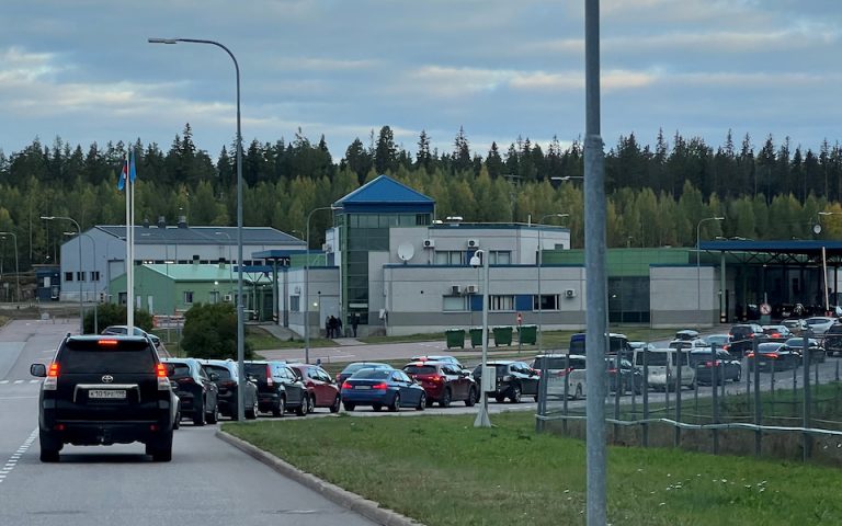 Φινλανδία: Η κυβέρνηση εξετάζει την απαγόρευση εισόδου Ρώσων καθώς αυξάνεται η κίνηση στα σύνορα
