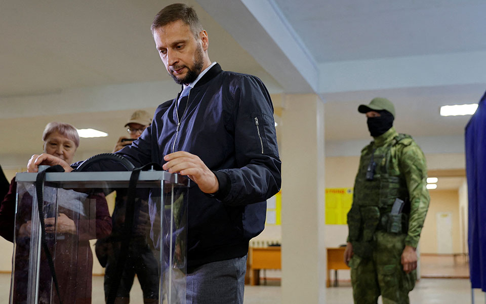 Άρχισαν τα «δημοψηφίσματα» σε κατεχόμενες περιοχές, εν μέσω αντιδράσεων και ρωσικών απειλών-3