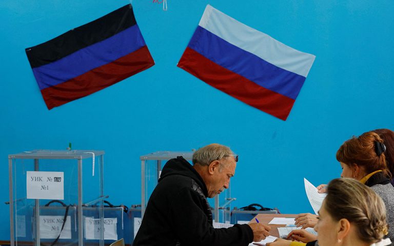 Ουκρανία: Καταδίκη και κυρώσεις από τη Δύση για τα δημοψηφίσματα στις κατεχόμενες περιοχές