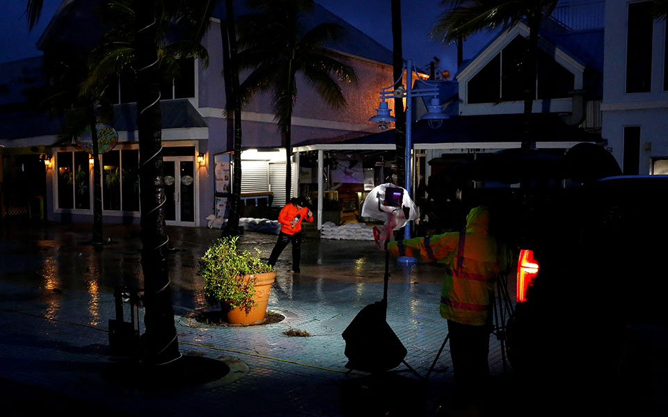 O κυκλώνας Ίαν σάρωσε τη Φλόριντα: Καρχαρίες και βάρκες στη στεριά, μπλακ άουτ, νερά στα 3 μέτρα-1