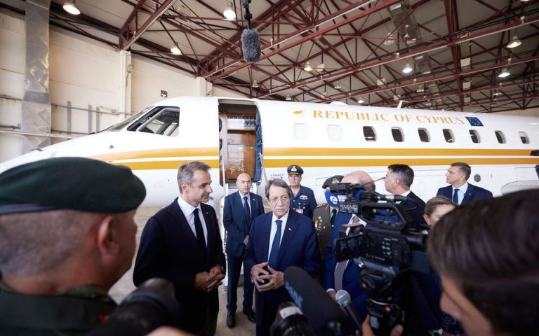 Παραδόθηκε από την Ελλάδα το κυβερνητικό αεροσκάφος στην Κύπρο
