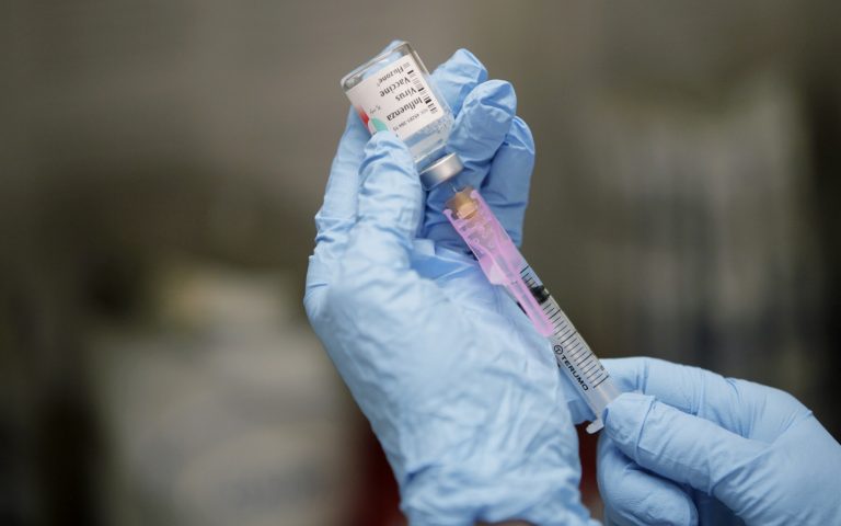 Πλεύρης: Τέλος στη συνταγογράφηση για το εμβόλιο της γρίπης