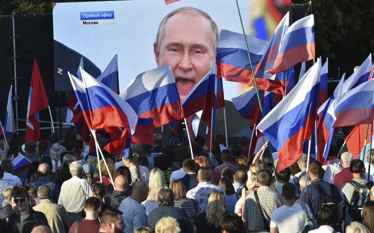 Πούτιν: Κερδίζει στα χαρτιά, χάνει στο πεδίο – Κατακραυγή για τις προσαρτήσεις