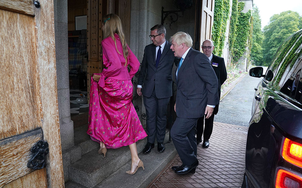 Επίσημα πρωθυπουργός της Βρετανίας η Λιζ Τρας – Συνάντησε την Ελισάβετ-3