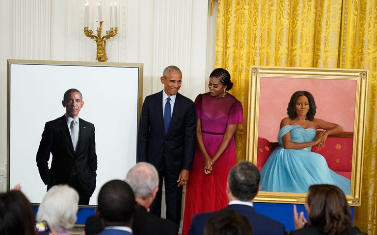 ΗΠΑ: Μπαράκ και Μισέλ Ομπάμα επέστρεψαν στον Λευκό Οίκο για τα επίσημα πορτρέτα τους