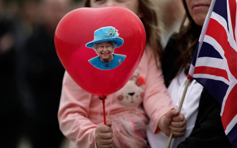 Βασίλισσα Ελισάβετ: Η Μεγάλη Βρετανία σιωπά για δύο λεπτά