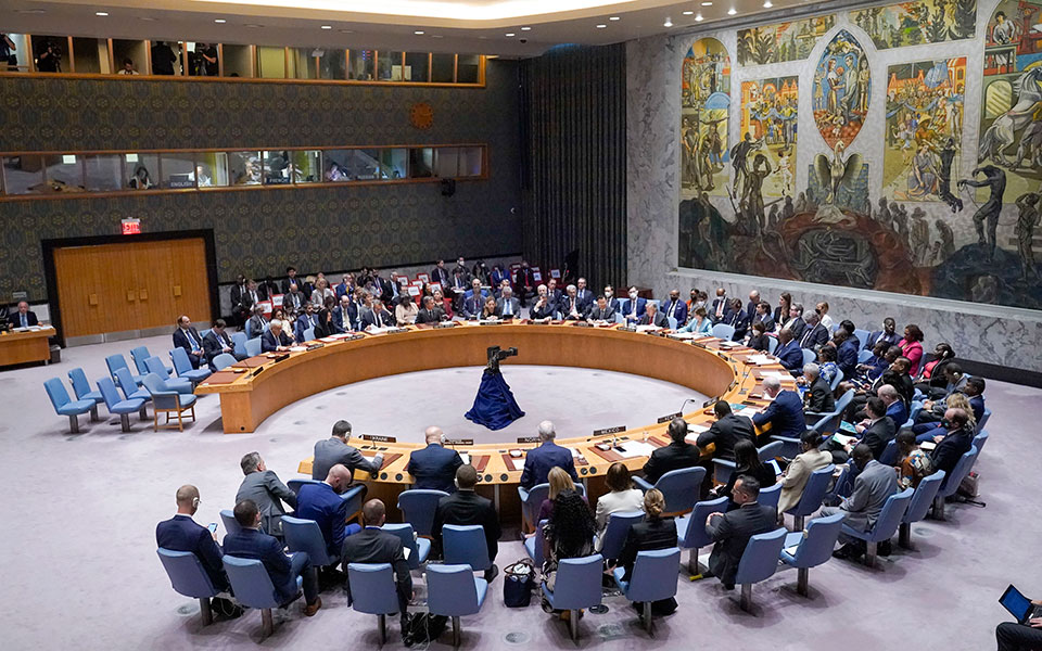 ΟΗΕ: Βέτο Ρωσίας στο ψήφισμα που καταδικάζει την προσάρτηση ουκρανικών εδαφών – Ποιοι απείχαν από την ψηφοφορία