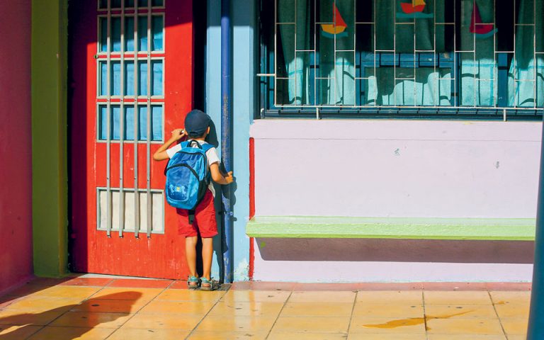 Κορωνοϊός: «Στη σχολική τσάντα ας υπάρχουν και οι μάσκες»